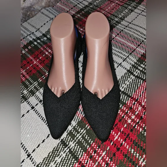 ROTHY'S 'The Point' Black Pointed Toe Flats Slipons 10.5 Pre-owned! NICE!! - Picture 2 of 6